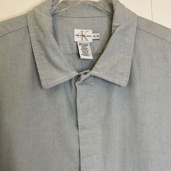 Calvin Klein Jeans Mens XL Hidden Button Front Shirt Light Blue Short Sleeves - Picture 2 of 12